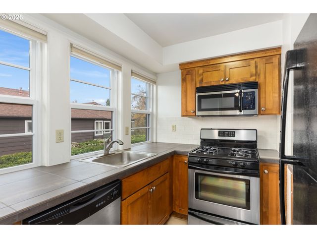 255 Ne 61 Ave 12, Portland, OR 97213