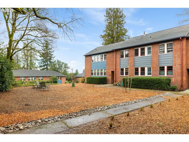 255 Ne 61 Ave 12, Portland, OR 97213