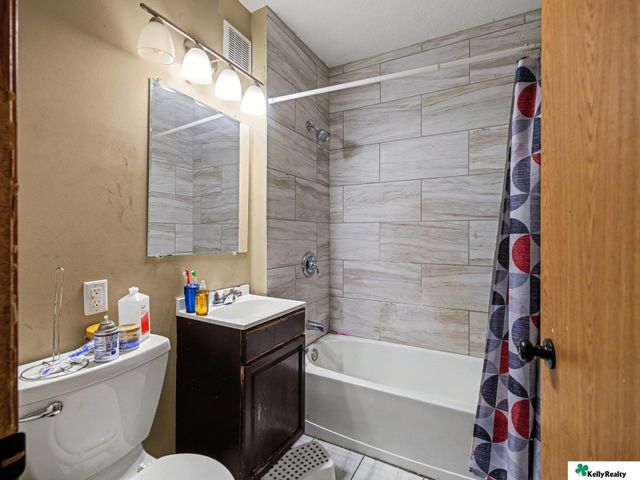 3528 N 45th Street, Omaha, NE 68104