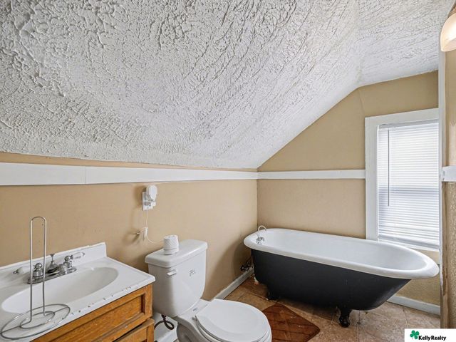 3528 N 45th Street, Omaha, NE 68104