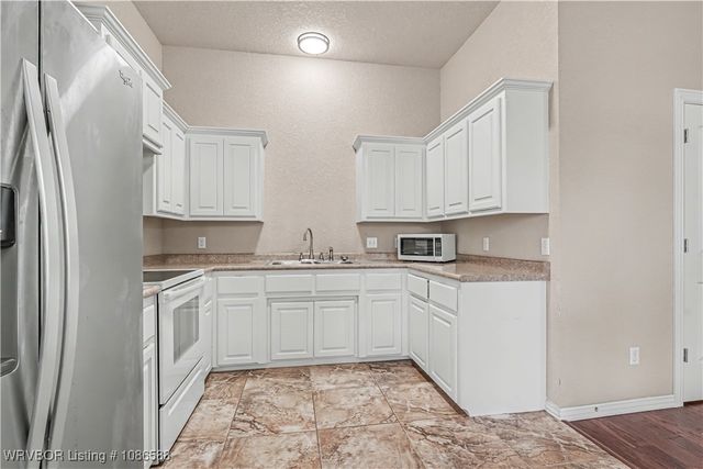 8535 Crestline Drive, Hackett, AR 72937