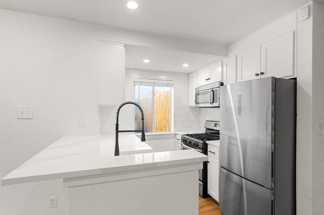 3601 Menchaca RD 110, Austin, TX 78704