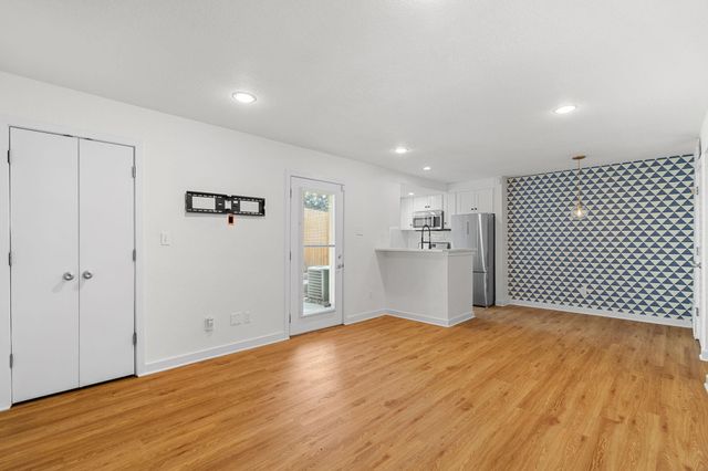 3601 Menchaca RD 110, Austin, TX 78704