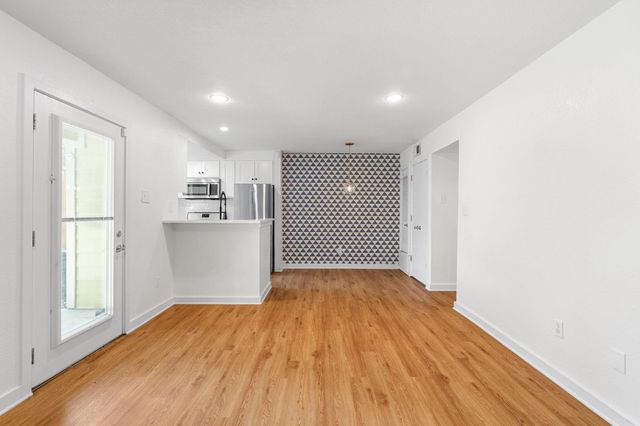 3601 Menchaca RD 110, Austin, TX 78704
