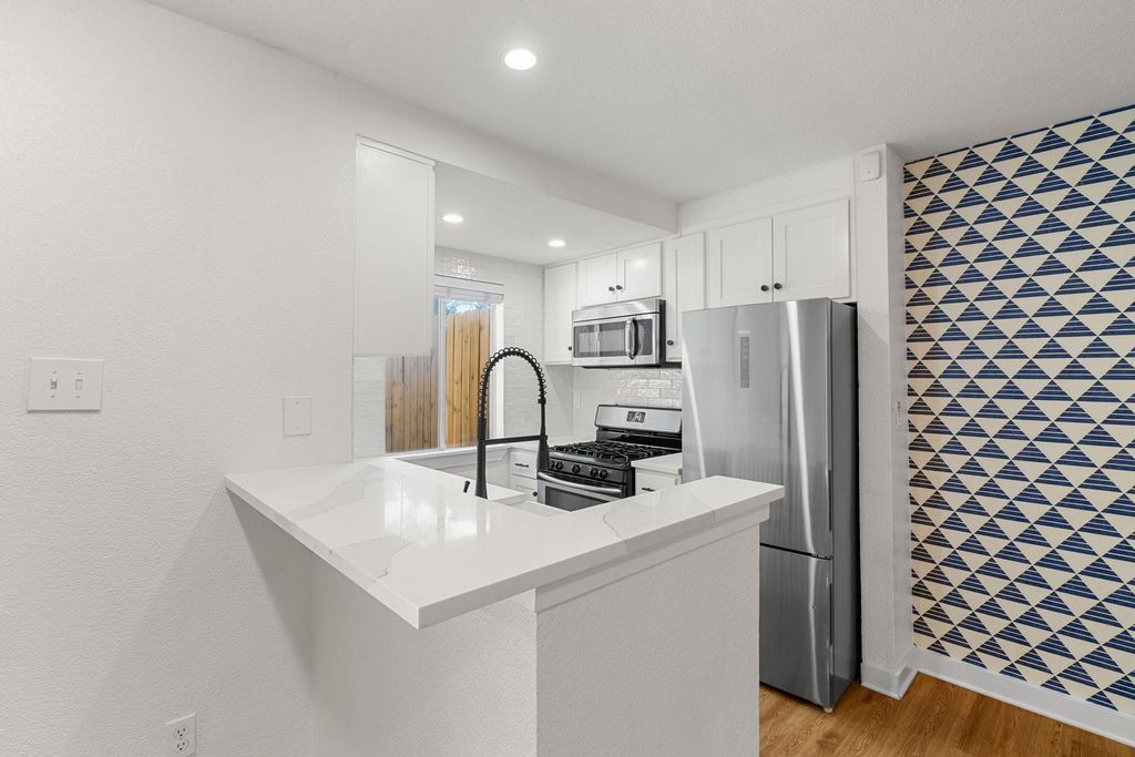 3601 Menchaca RD 110, Austin, TX 78704