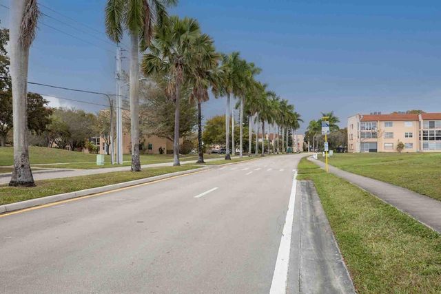 9041 Sunrise Lakes Boulevard 111, Sunrise, FL 33322