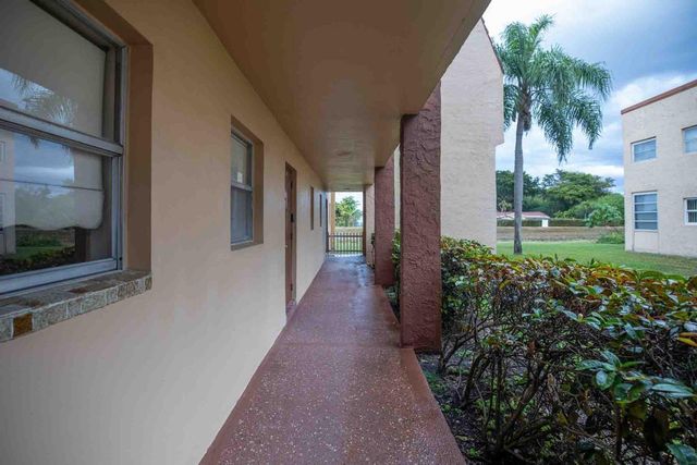 9041 Sunrise Lakes Boulevard 111, Sunrise, FL 33322