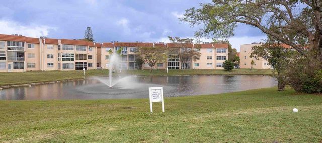 9041 Sunrise Lakes Boulevard 111, Sunrise, FL 33322