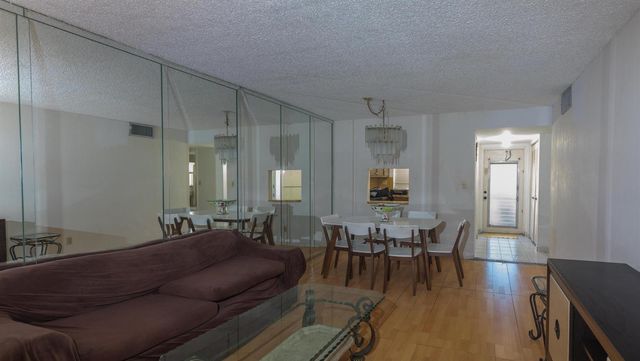 9041 Sunrise Lakes Boulevard 111, Sunrise, FL 33322