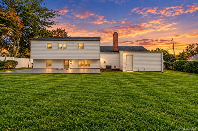 260 W 24th Street, Deer Park, NY 11729