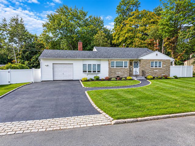 260 W 24th Street, Deer Park, NY 11729