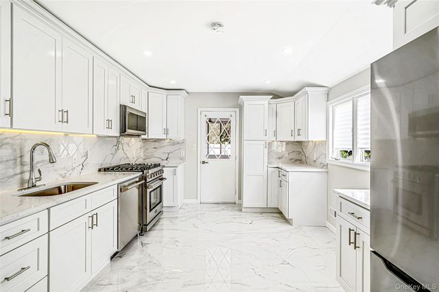 260 W 24th Street, Deer Park, NY 11729