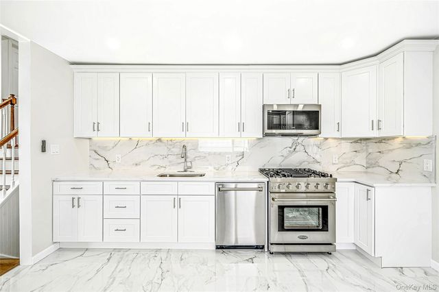 260 W 24th Street, Deer Park, NY 11729