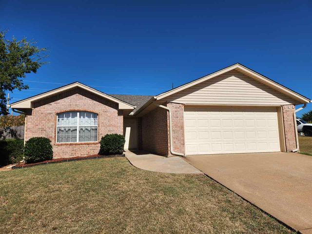 106 SE Churchill Way, Lawton, OK 73501