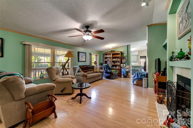 7581 Hwy 441 Highway S, Sylva, NC 28779