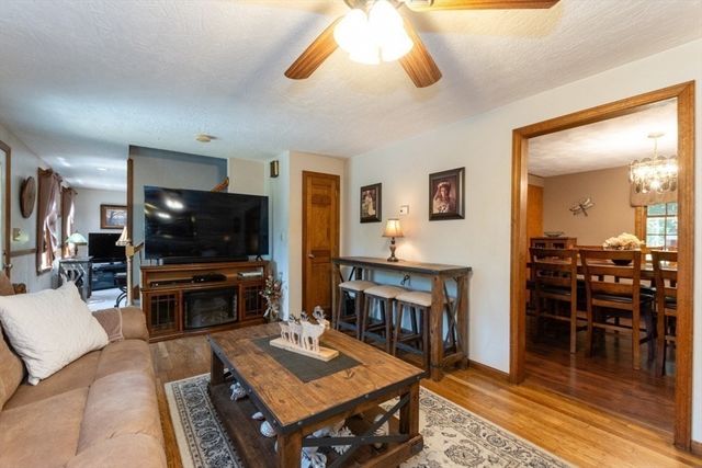 12 Ridgeway Ave, Billerica, MA 01821