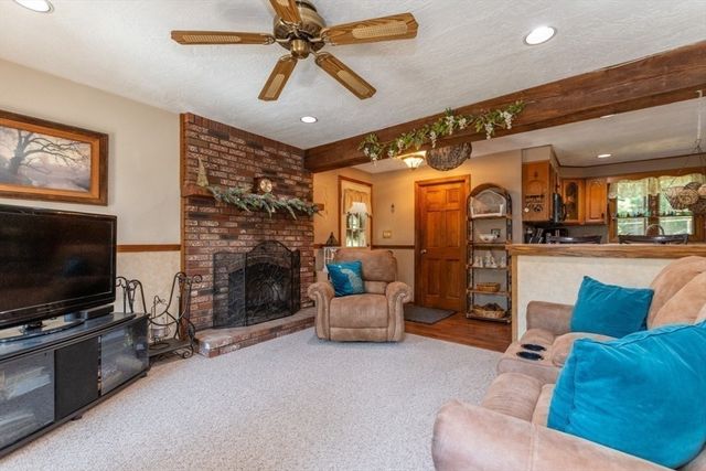 12 Ridgeway Ave, Billerica, MA 01821