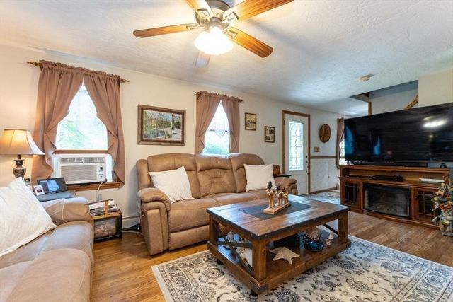 12 Ridgeway Ave, Billerica, MA 01821