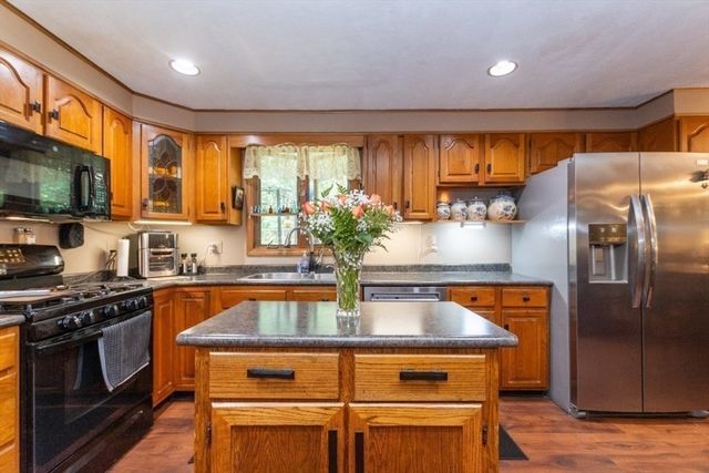 12 Ridgeway Ave, Billerica, MA 01821