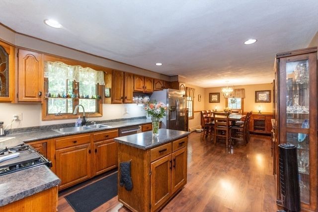 12 Ridgeway Ave, Billerica, MA 01821