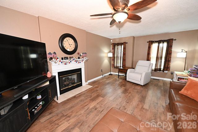 5438 Winding Oak Drive, Hickory, NC 28602