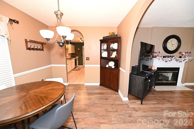 5438 Winding Oak Drive, Hickory, NC 28602