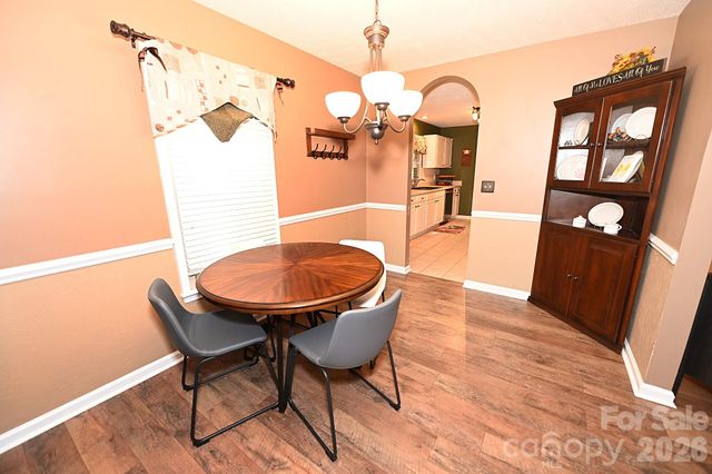 5438 Winding Oak Drive, Hickory, NC 28602