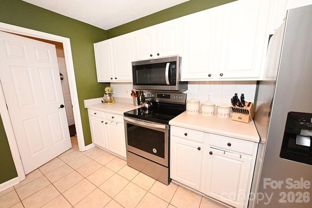 5438 Winding Oak Drive, Hickory, NC 28602