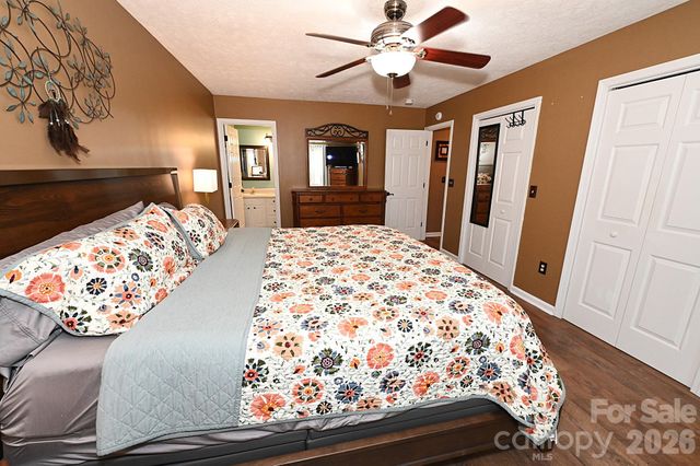 5438 Winding Oak Drive, Hickory, NC 28602