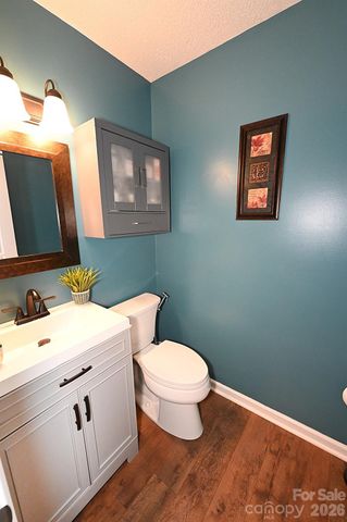 5438 Winding Oak Drive, Hickory, NC 28602