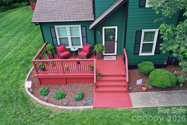5438 Winding Oak Drive, Hickory, NC 28602