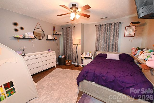 5438 Winding Oak Drive, Hickory, NC 28602