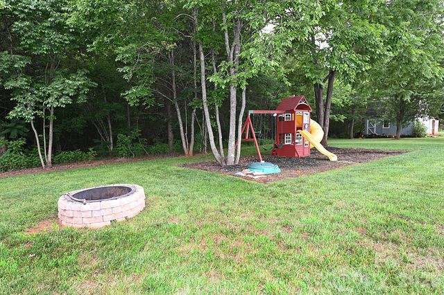 5438 Winding Oak Drive, Hickory, NC 28602