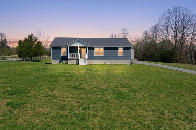 1041 Twin Creek Rd, Charlotte, TN 37036
