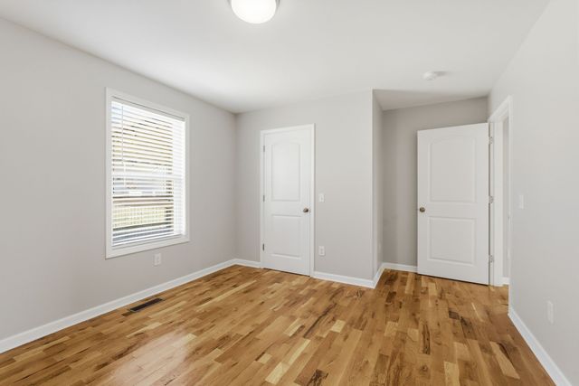 1041 Twin Creek Rd, Charlotte, TN 37036