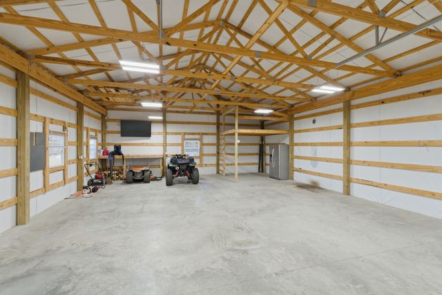 1041 Twin Creek Rd, Charlotte, TN 37036