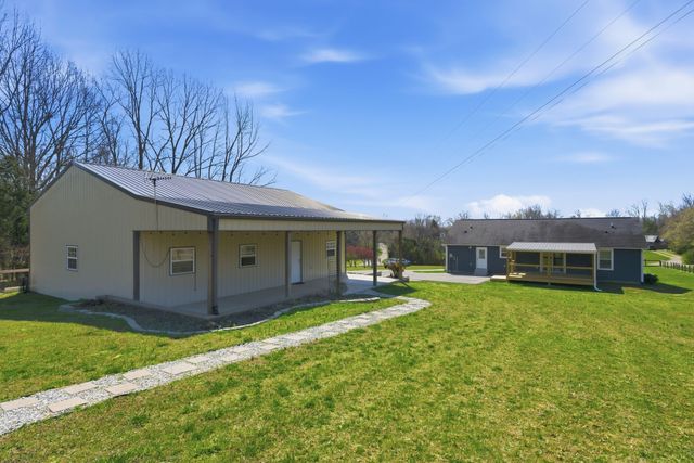 1041 Twin Creek Rd, Charlotte, TN 37036