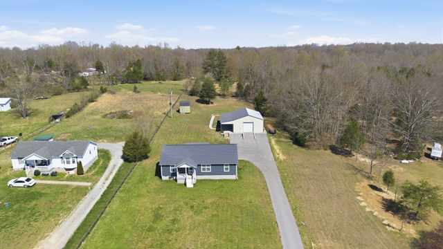 1041 Twin Creek Rd, Charlotte, TN 37036