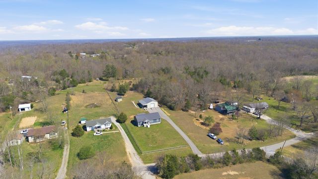 1041 Twin Creek Rd, Charlotte, TN 37036