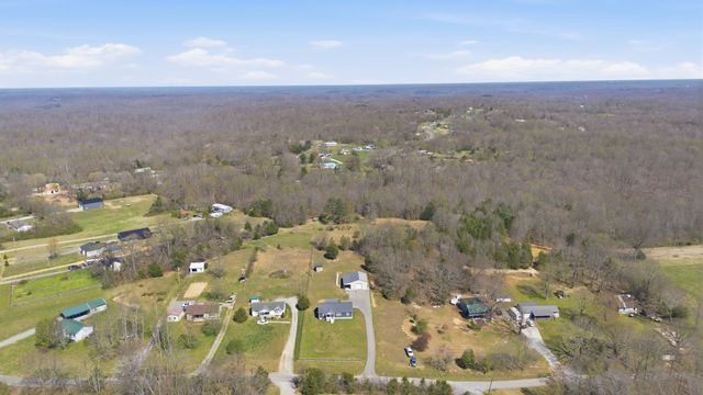 1041 Twin Creek Rd, Charlotte, TN 37036