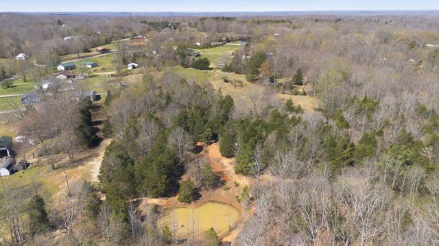 1041 Twin Creek Rd, Charlotte, TN 37036