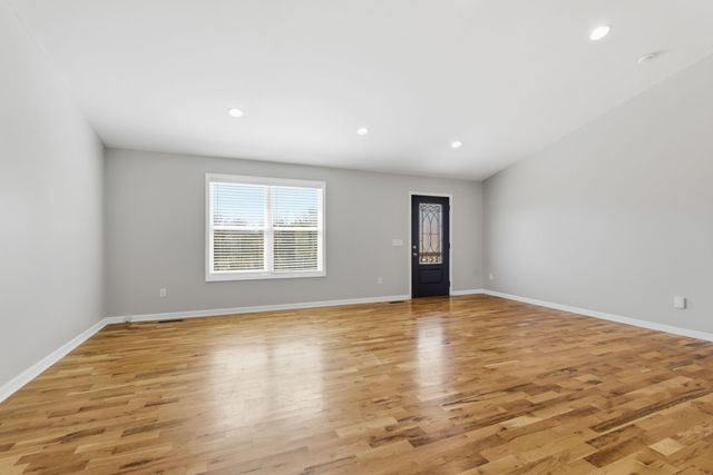 1041 Twin Creek Rd, Charlotte, TN 37036