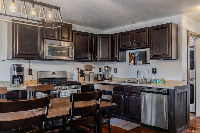 9285 E Sleepy Hollow Parkway, Cromwell, IN 46732