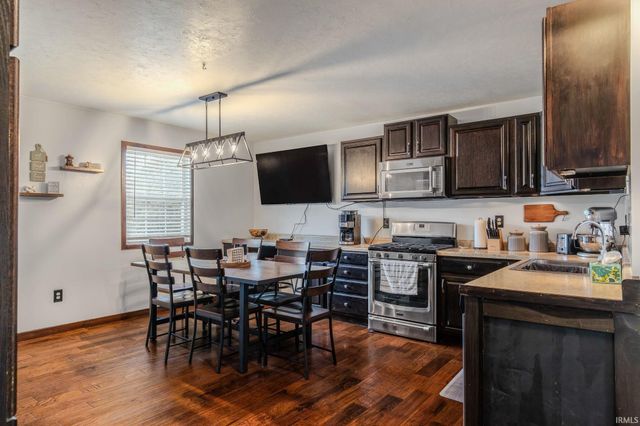 9285 E Sleepy Hollow Parkway, Cromwell, IN 46732