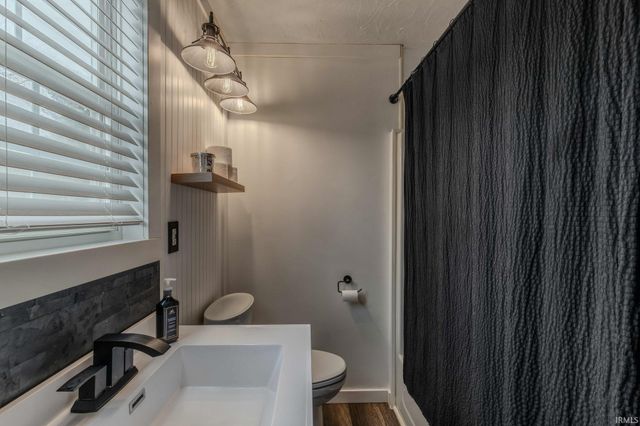 9285 E Sleepy Hollow Parkway, Cromwell, IN 46732