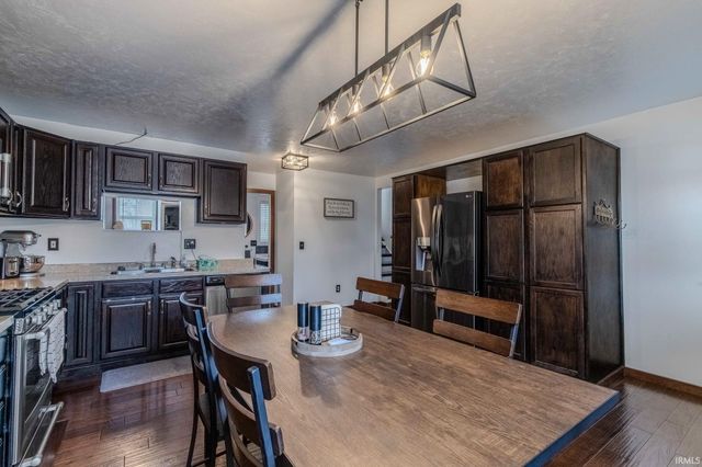 9285 E Sleepy Hollow Parkway, Cromwell, IN 46732