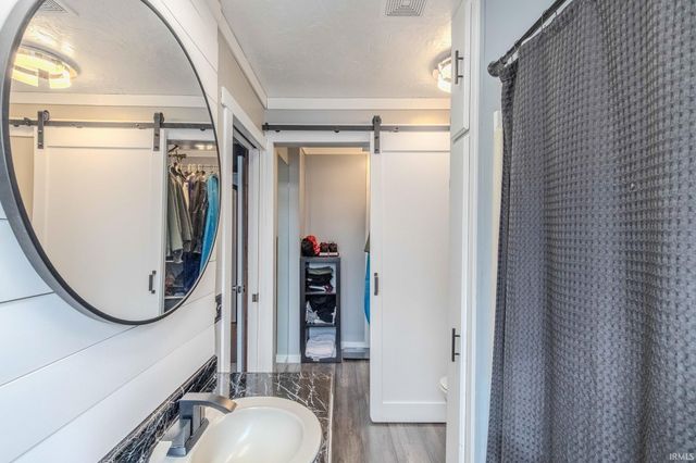 9285 E Sleepy Hollow Parkway, Cromwell, IN 46732