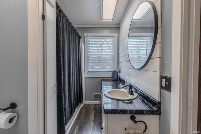 9285 E Sleepy Hollow Parkway, Cromwell, IN 46732