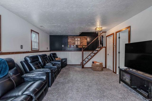 9285 E Sleepy Hollow Parkway, Cromwell, IN 46732