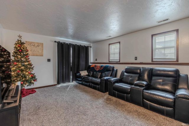 9285 E Sleepy Hollow Parkway, Cromwell, IN 46732